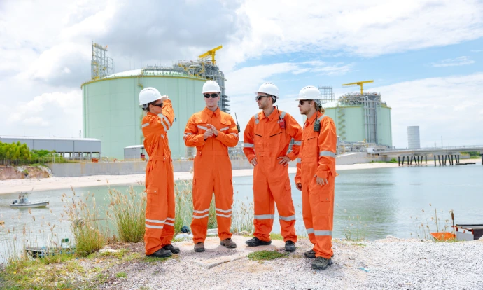 personal técnico en inspección industrial de sistemas de combustible